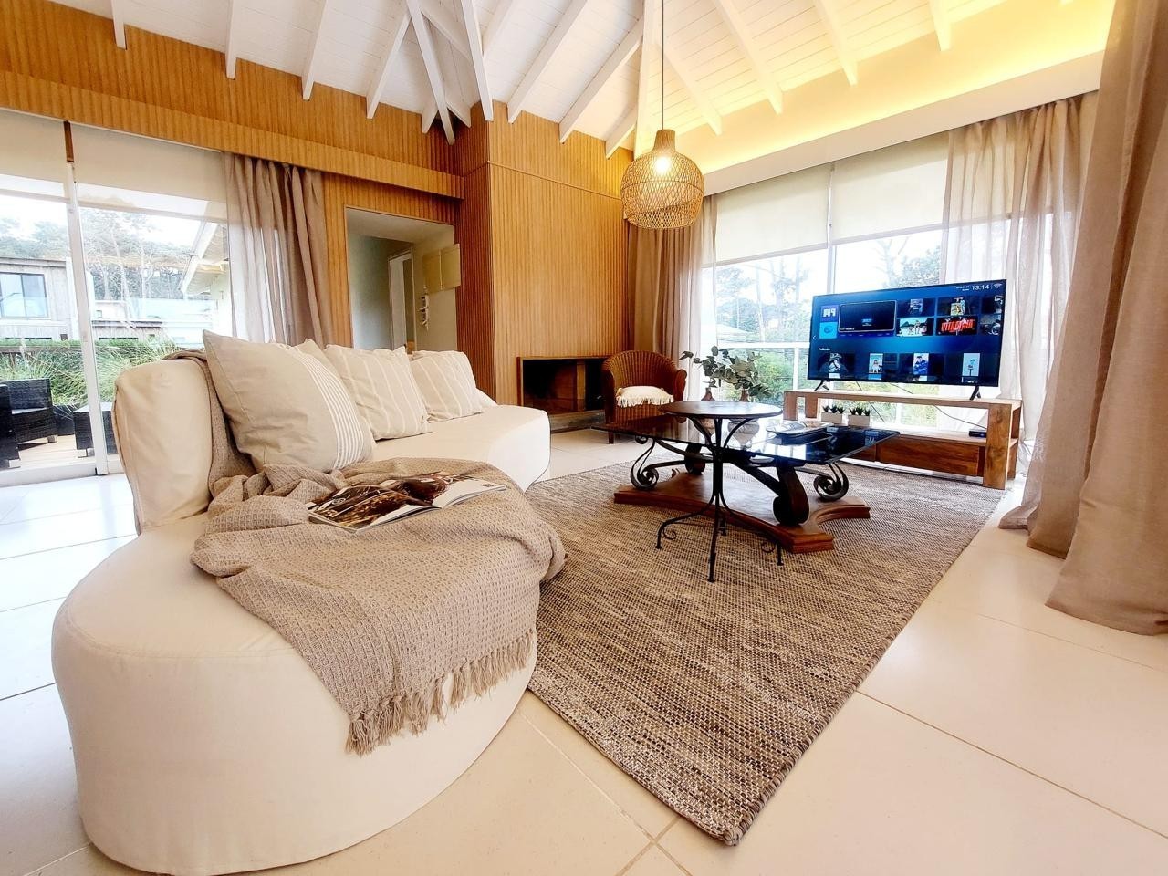 Moderno chalet en alquiler en Montoya, La Barra a una cuadra del mar.